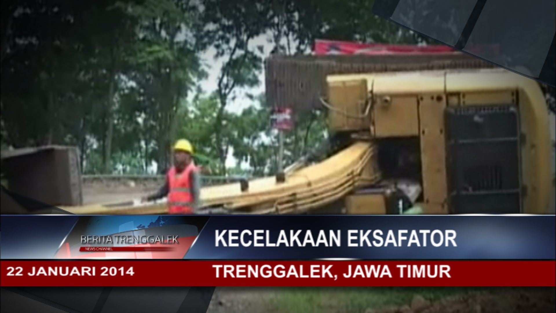 Berita Trenggalek 22 Januari 2014: Excavator (Bego) Terguling di Desa Suruh Trenggalek