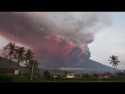 Berita Terbaru 27 November 2017 ‘Gunung Agung Bali Erupsi’ Gemuruh Terdengar Hingga Radius 12 Km