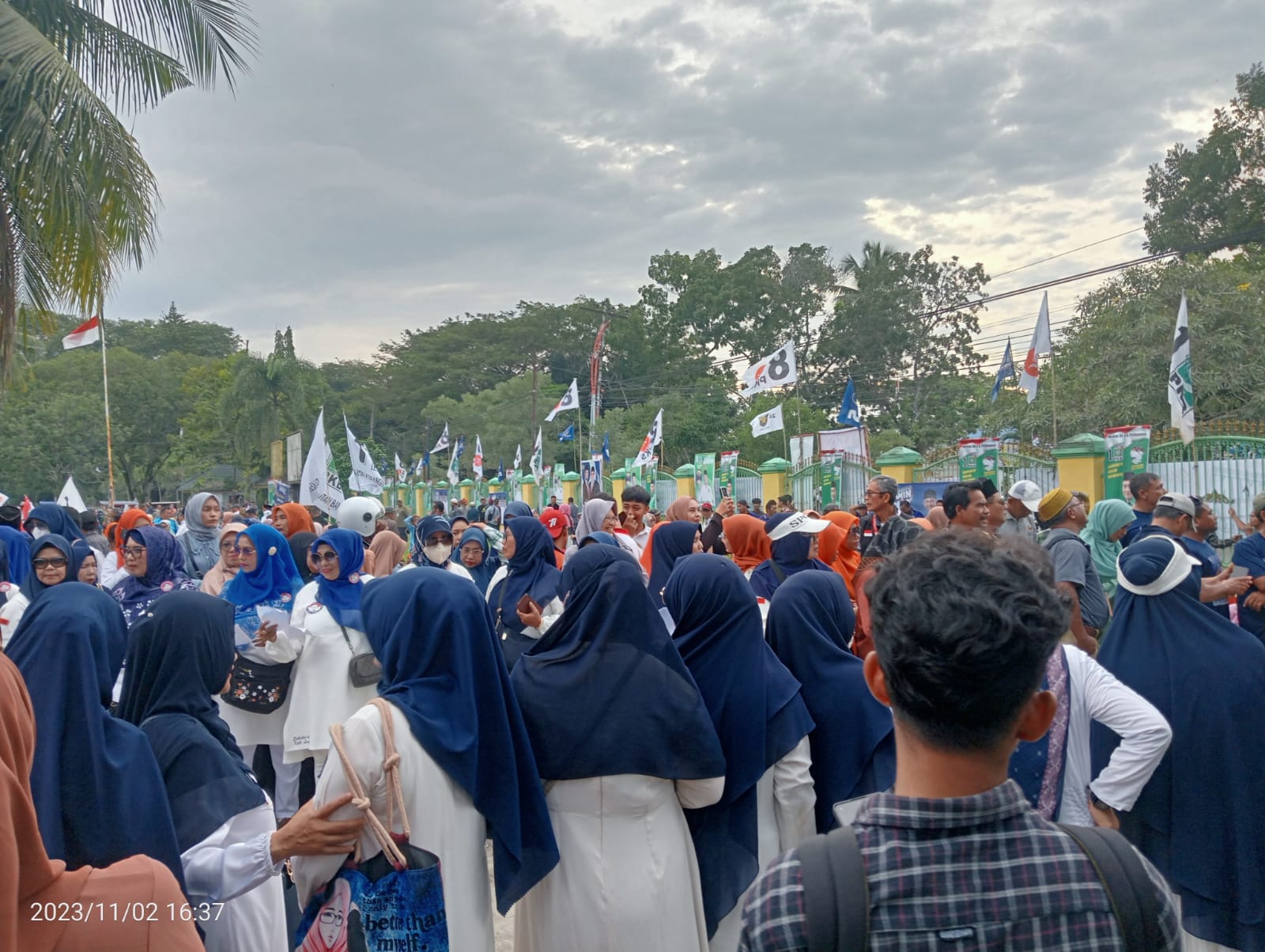 Antusias Warga Sambut Kedatangan Anis Baswedan di Langkat