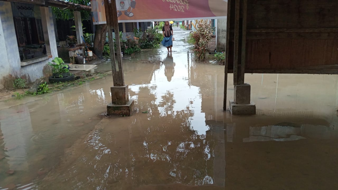 Secanggang Tergenang Air Hujan