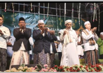 Beruntun, Peringatan Maulid Nabi Di Bukit Bambe Gresik