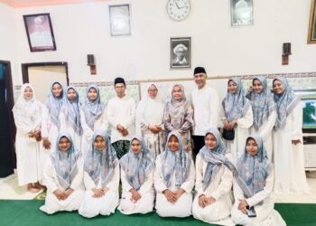 Tan Me Hwa Sampaikan “Jamu Jati Kendi” Pada Kubroan Al-Wardah Desa Bambe Gresik